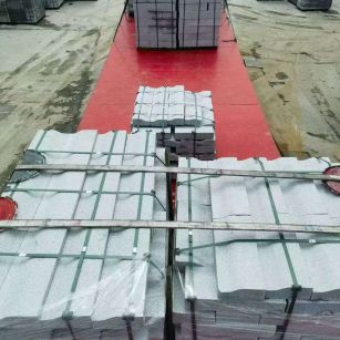 南京 芝麻白仿形加直形路沿石出货日常