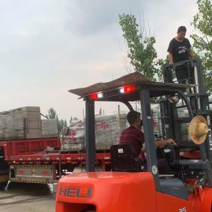 南京 黄金麻冰裂纹，地铺石装车