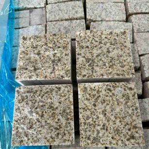 南京 黄金麻花岗岩自然面小方块，弹石，马蹄石等