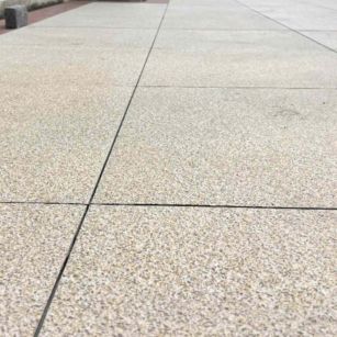 南京 黄金麻花岗岩石板材荔枝面地面铺装效果