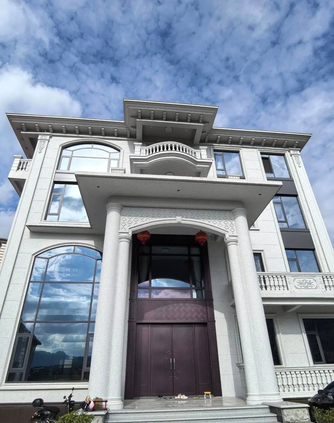 南京白麻别墅外墙干挂石材效果示例