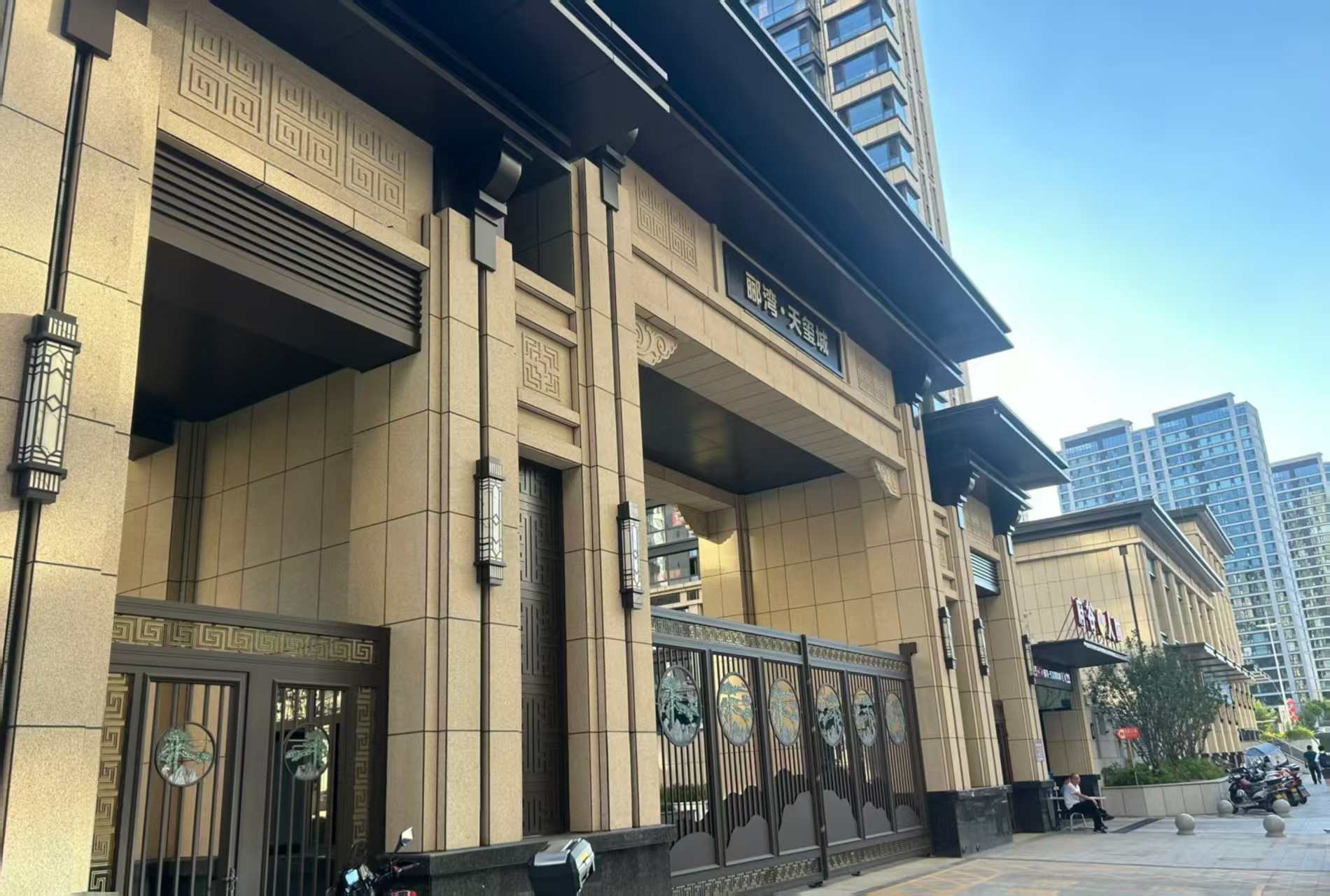 南京 黄金麻花岗岩荔枝面小区门楼外墙干挂