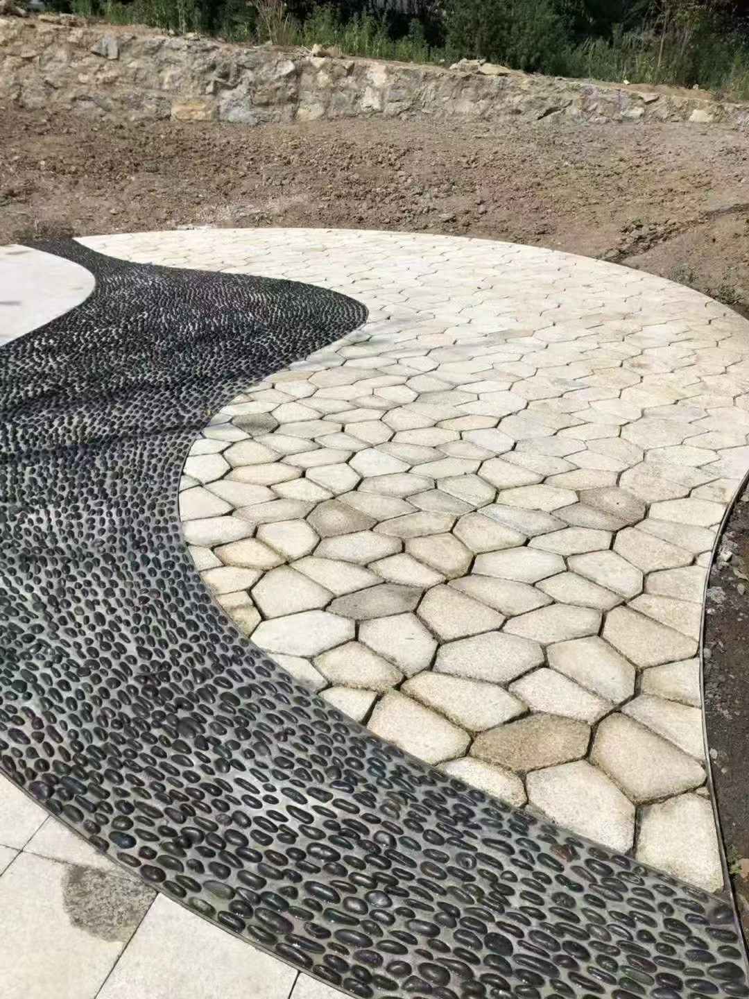 南京 黄金麻冰裂纹地铺石工地铺装案例