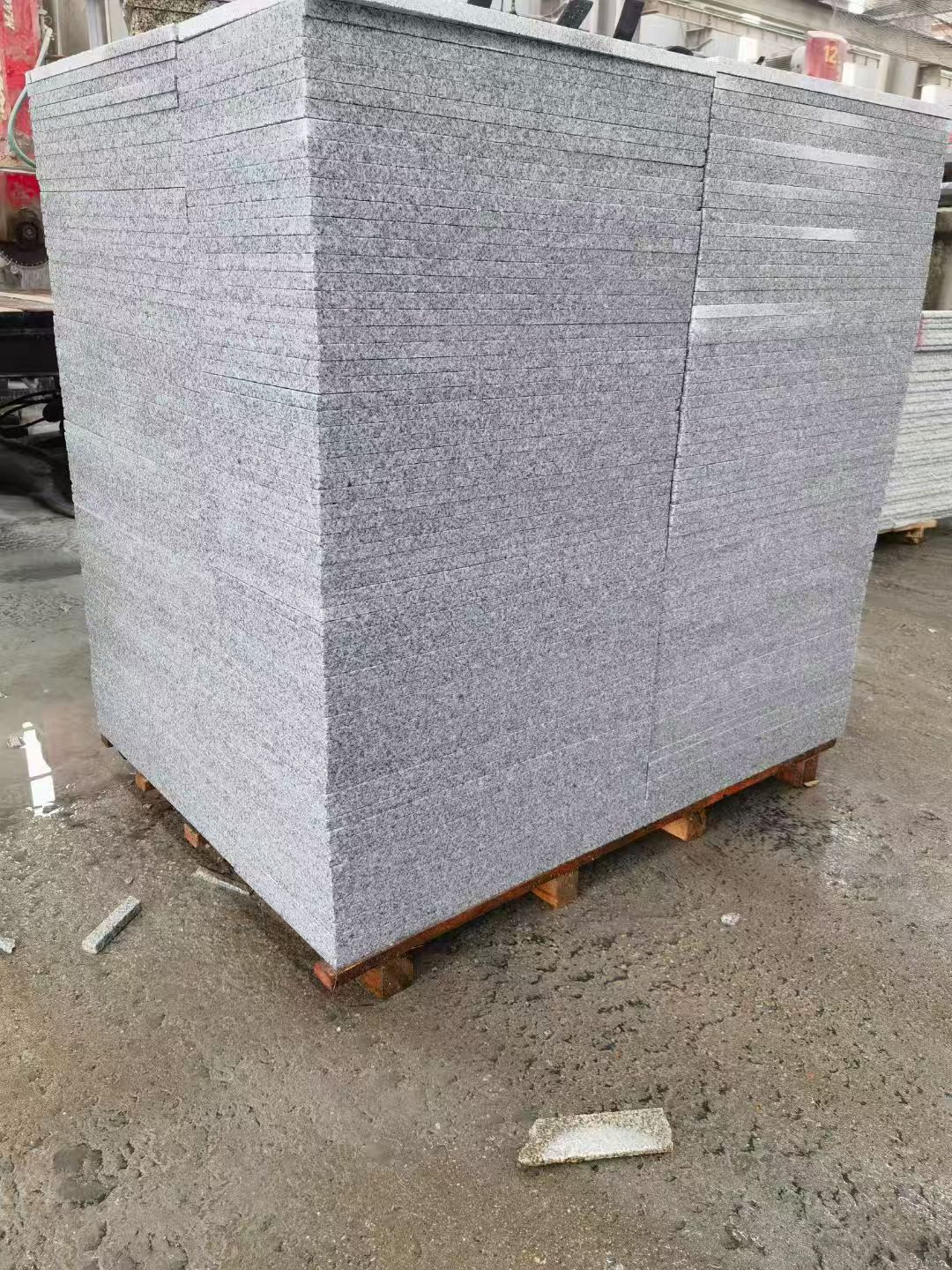 南京 芝麻白火烧面1.8厚300*600地铺石，尺寸标准，厚薄均匀