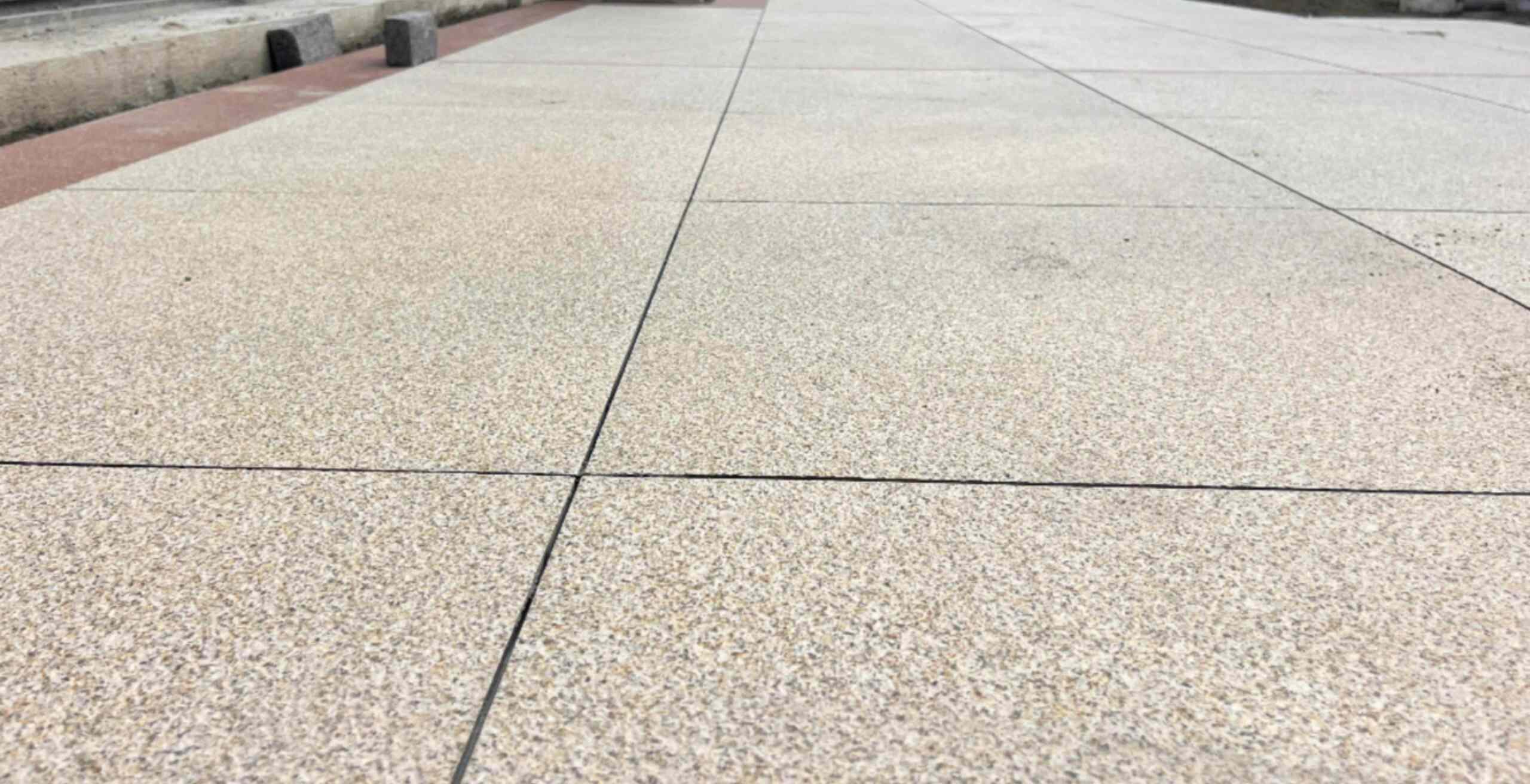 南京 黄金麻花岗岩石板材荔枝面地面铺装效果