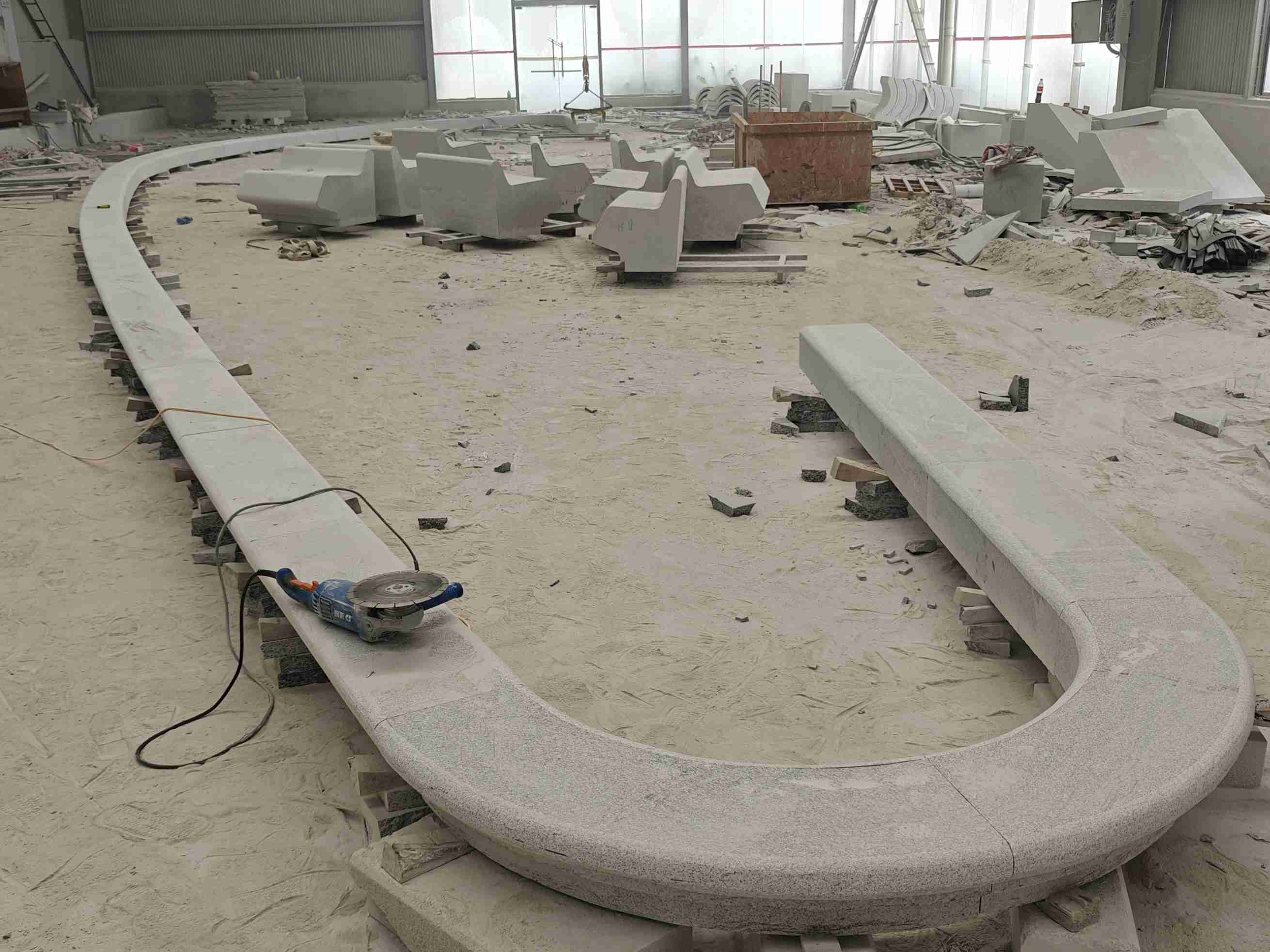 南京 芝麻白花岗岩弧形花坛石，坐凳石