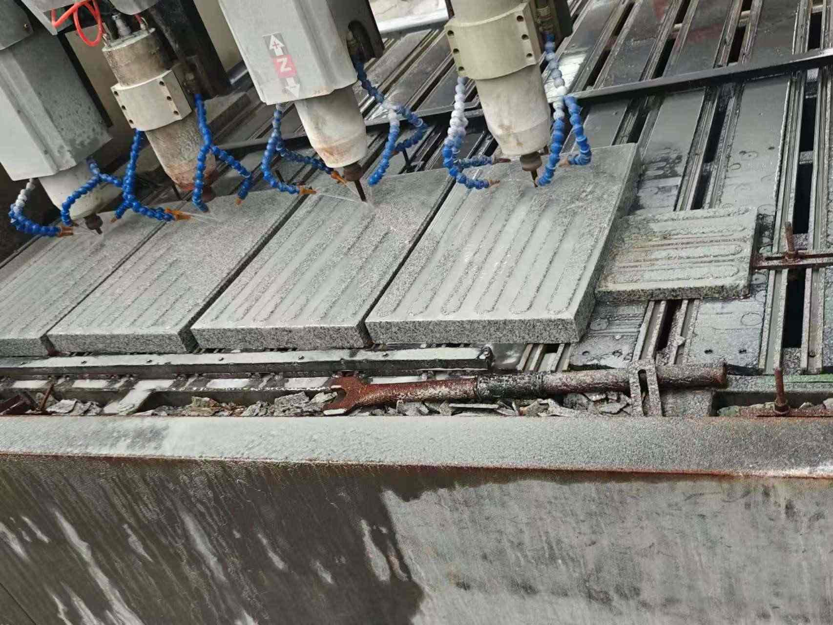 南京 芝麻白花岗岩荔枝面盲道雕刻