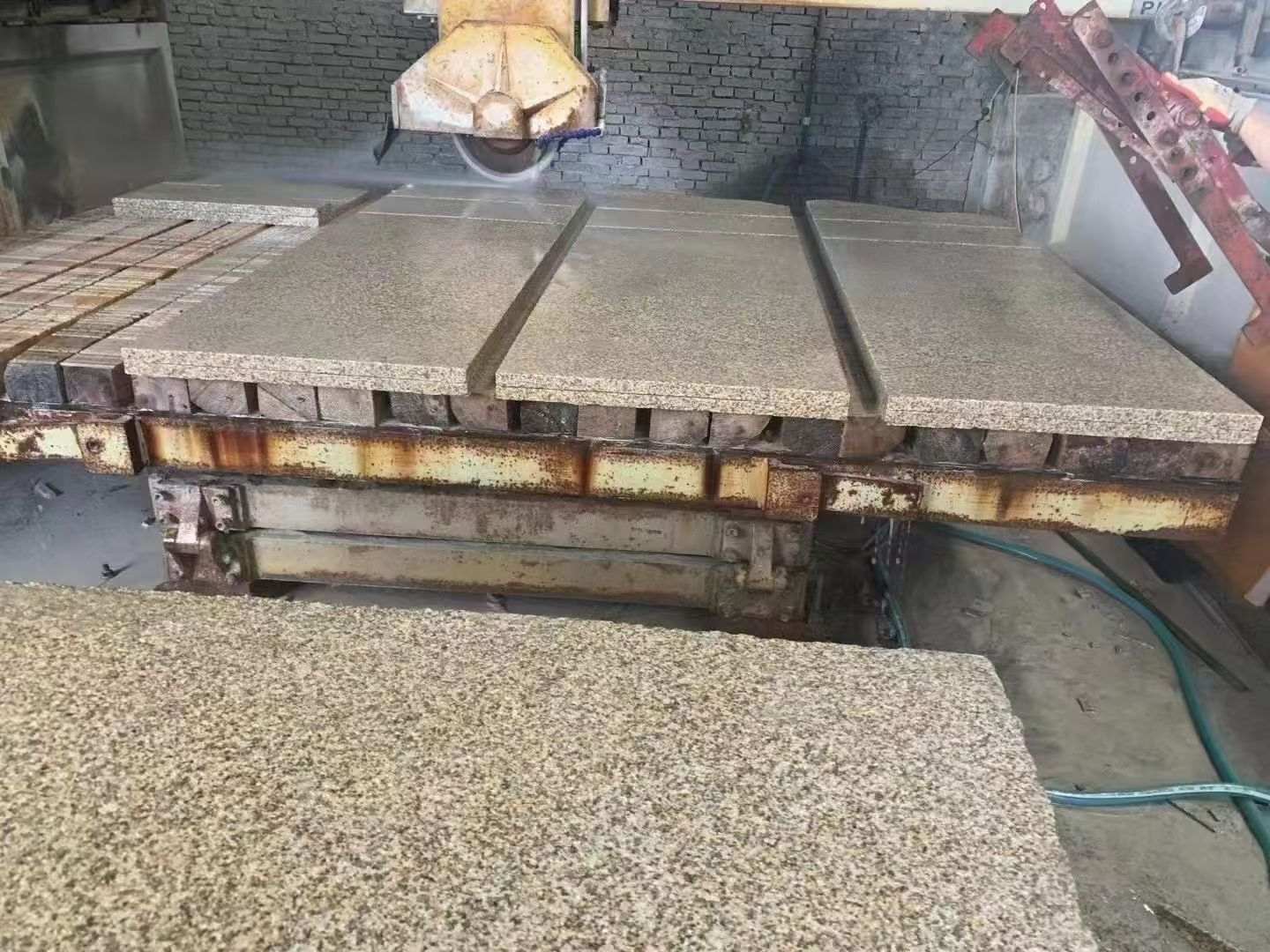 南京 黄金麻荔枝面成品板加工