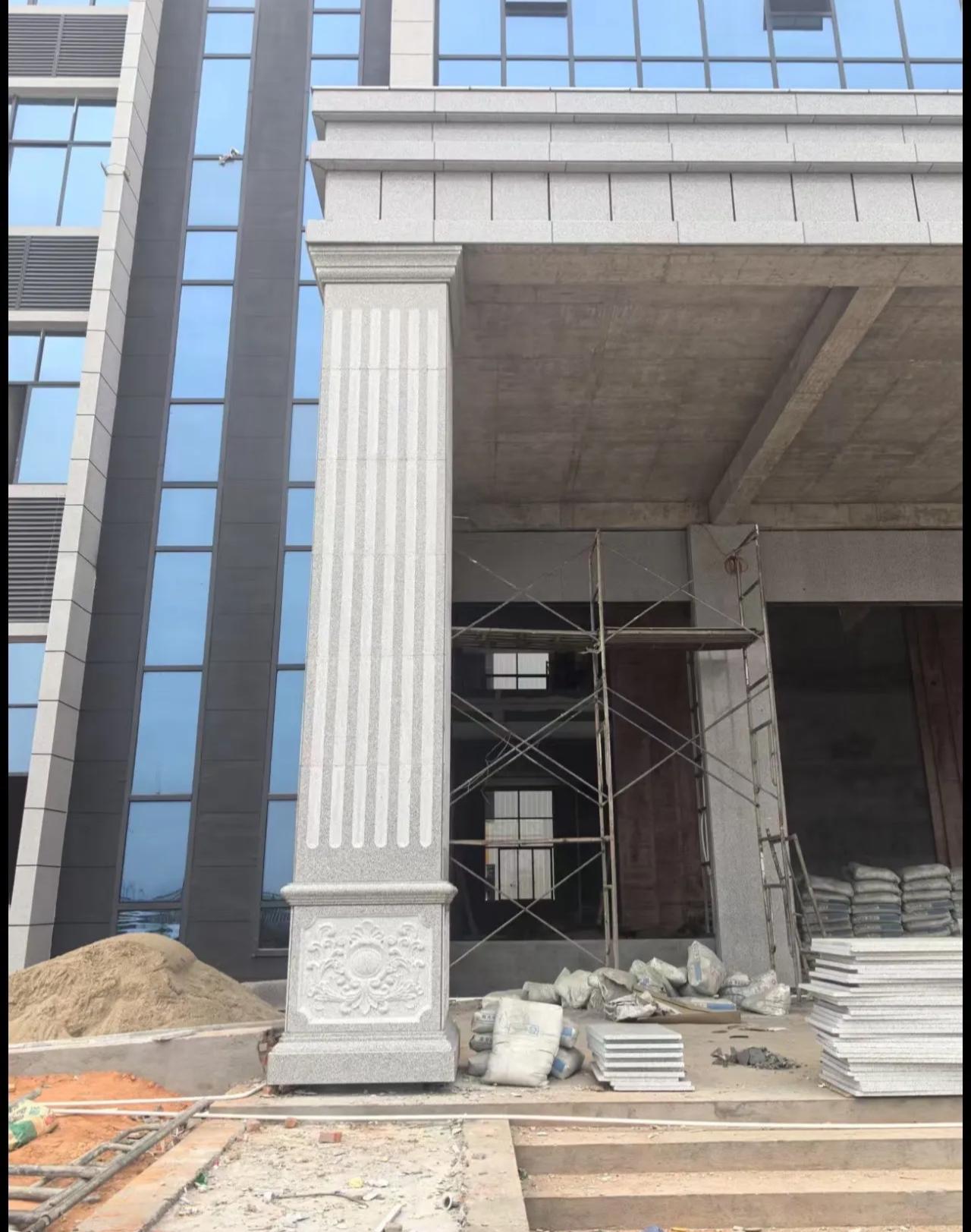 南京 芝麻白光面花岗岩门楼大柱（罗马柱）配雕花底座