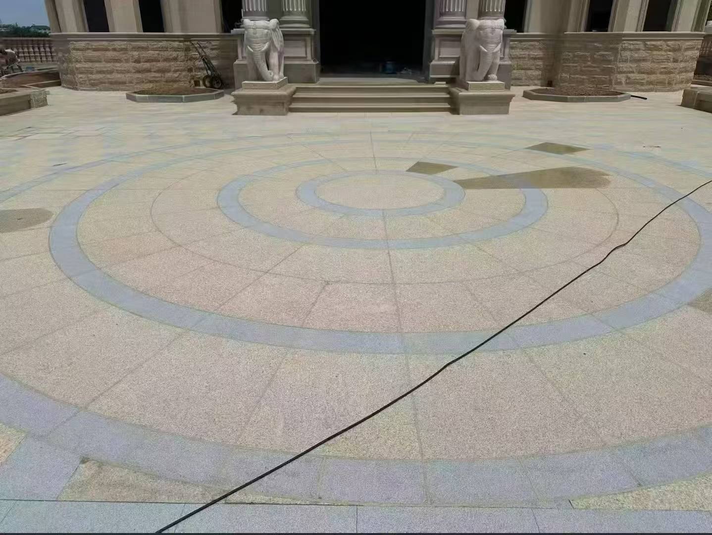 南京 黄金麻芝麻灰花岗岩石材地铺拼接效果