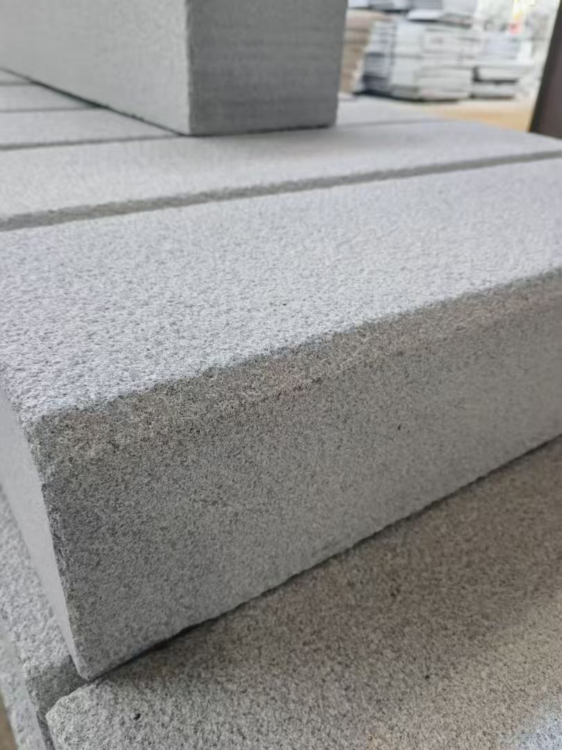 南京 芝麻灰荔枝面路沿石