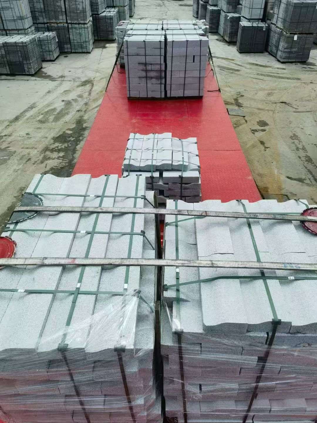 南京 芝麻白仿形加直形路沿石出货日常