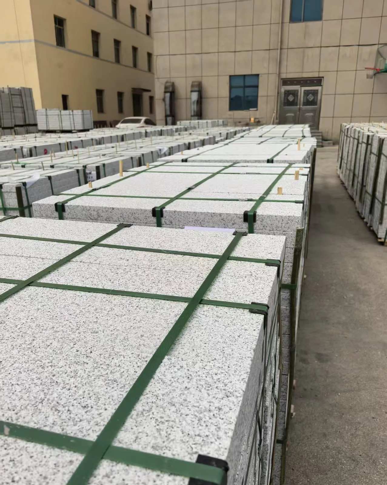 南京 白麻花岗岩5.0公分荔枝面地铺石