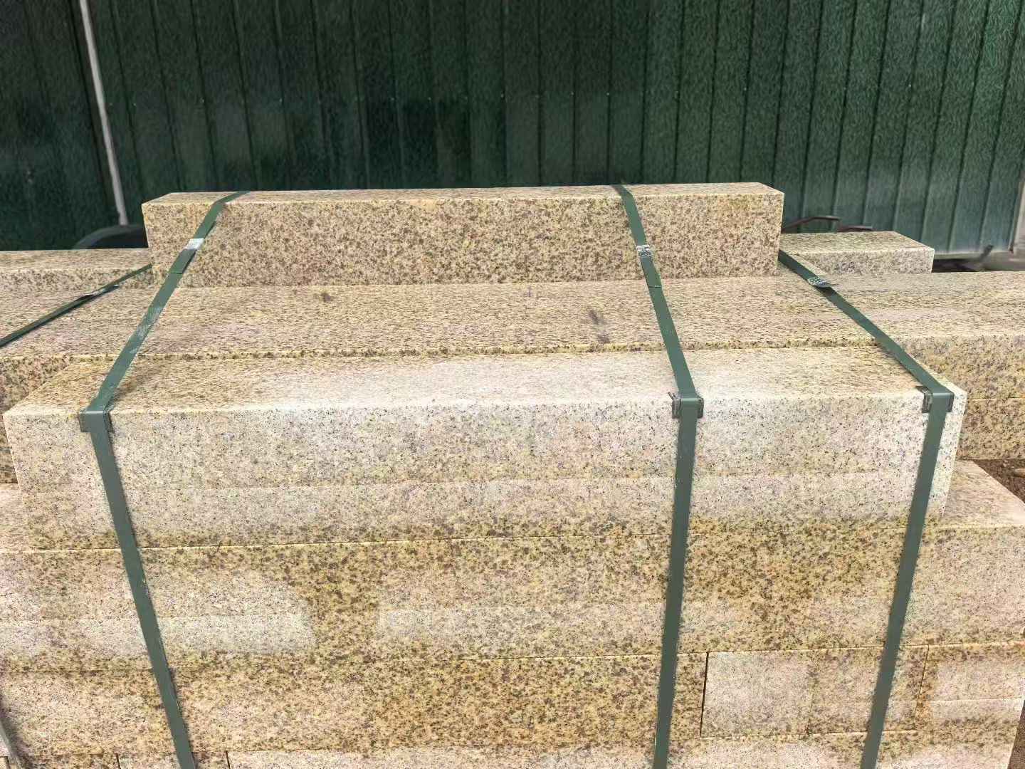 南京 黄金麻花岗岩石材机切面栏杆料半成品