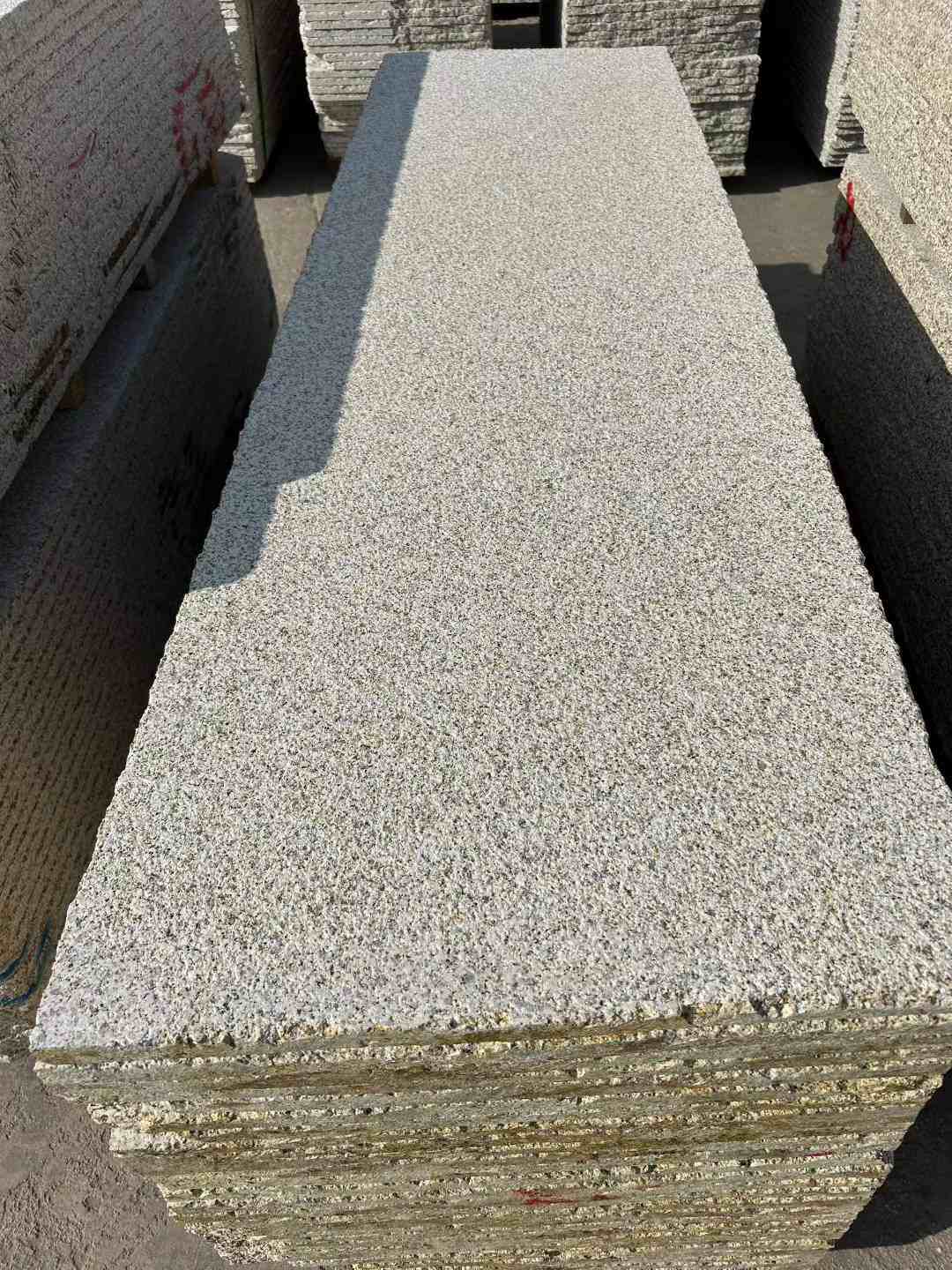 南京 黄金麻花岗岩荔枝面毛板，半成品