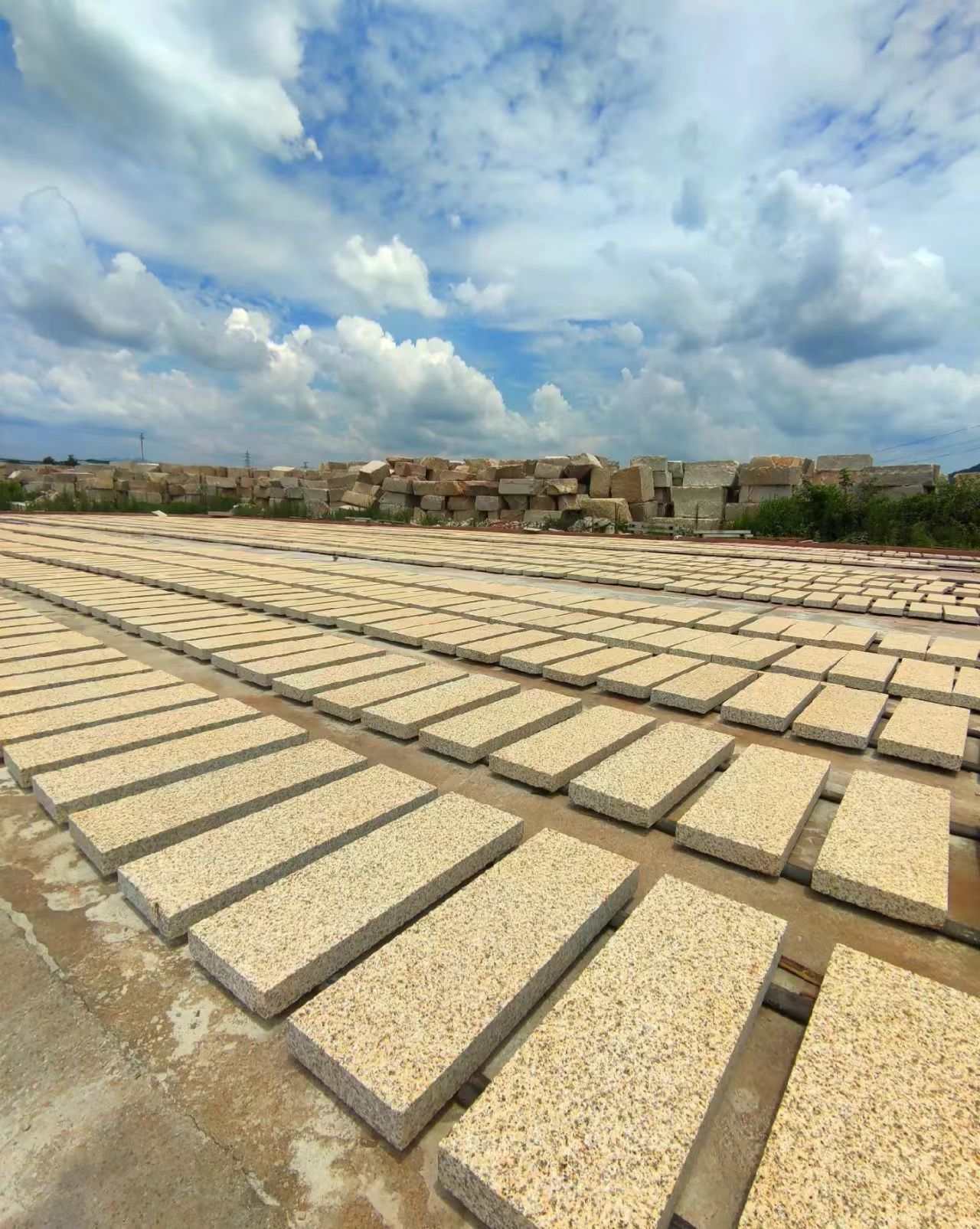 南京 黄金麻花岗岩荔枝面地铺石防护中