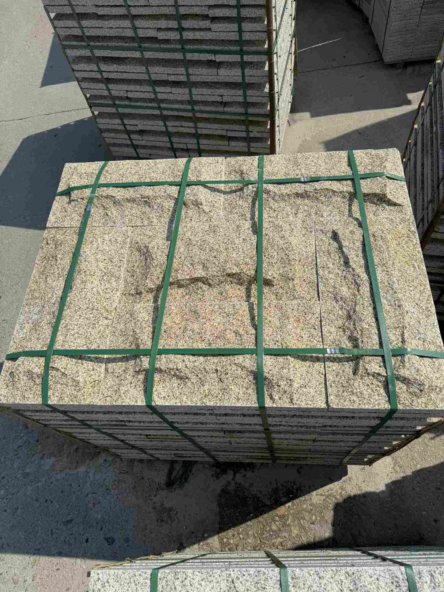 南京 黄金麻花岗岩石材自然面蘑菇石成品