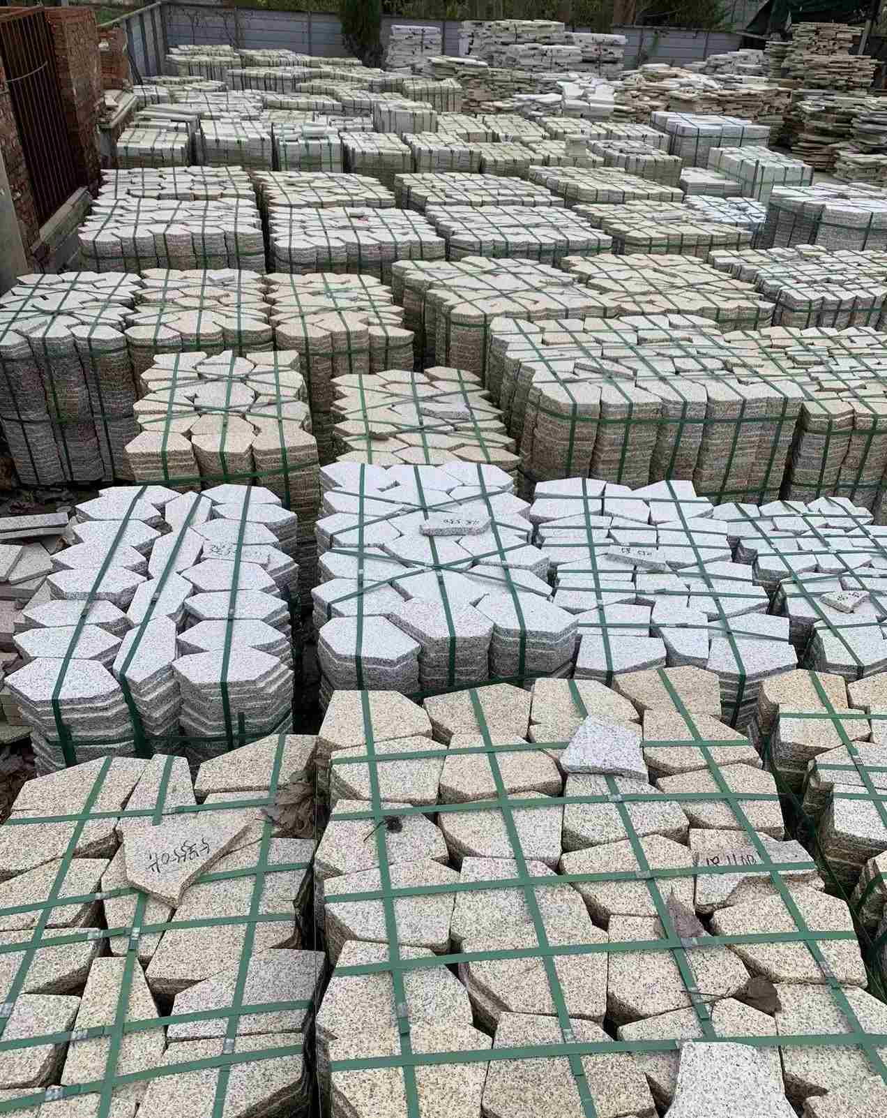 南京 黄金麻白麻花岗岩荔枝面地铺石(冰裂纹)