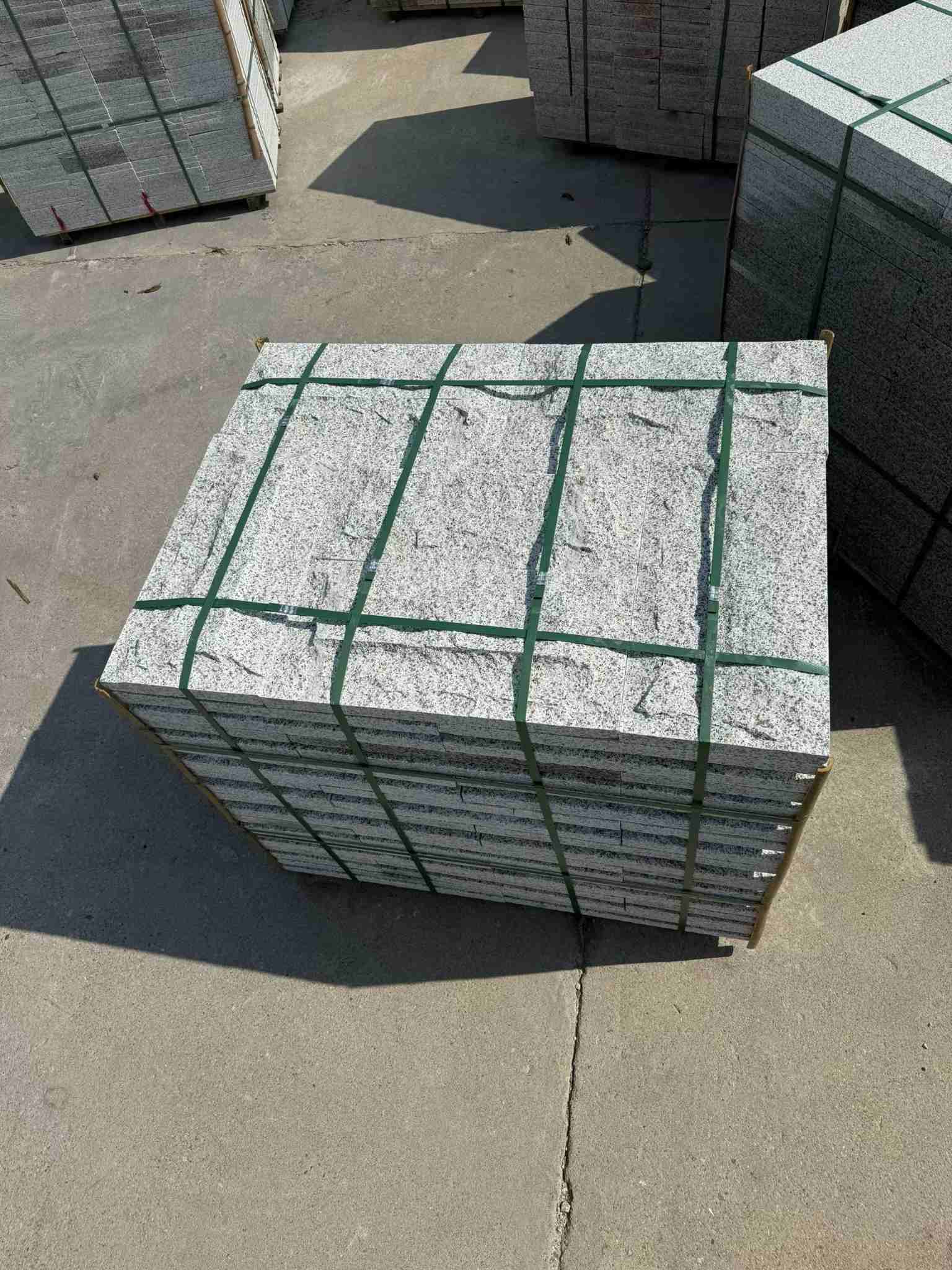 南京 白麻花岗岩石材自然面蘑菇石成品