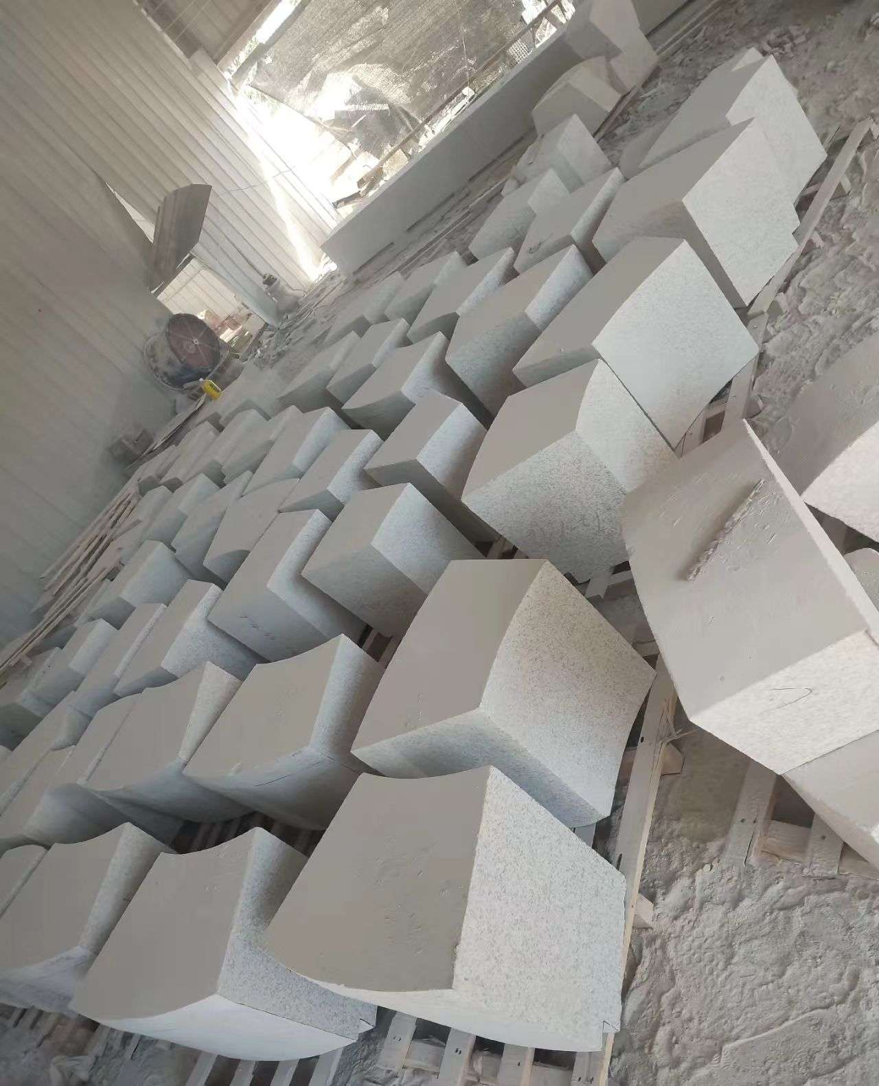 南京 白麻花岗岩异形坐凳