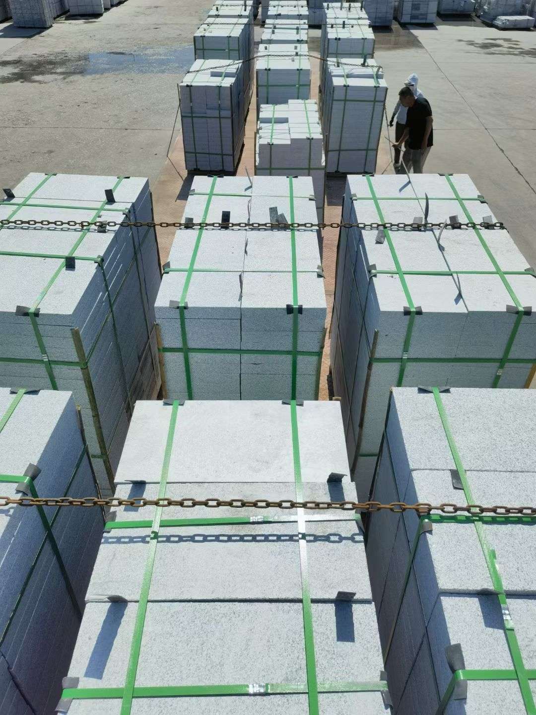 南京 芝麻白花岗岩5公分地铺石 花岗岩厂家工厂装车日常